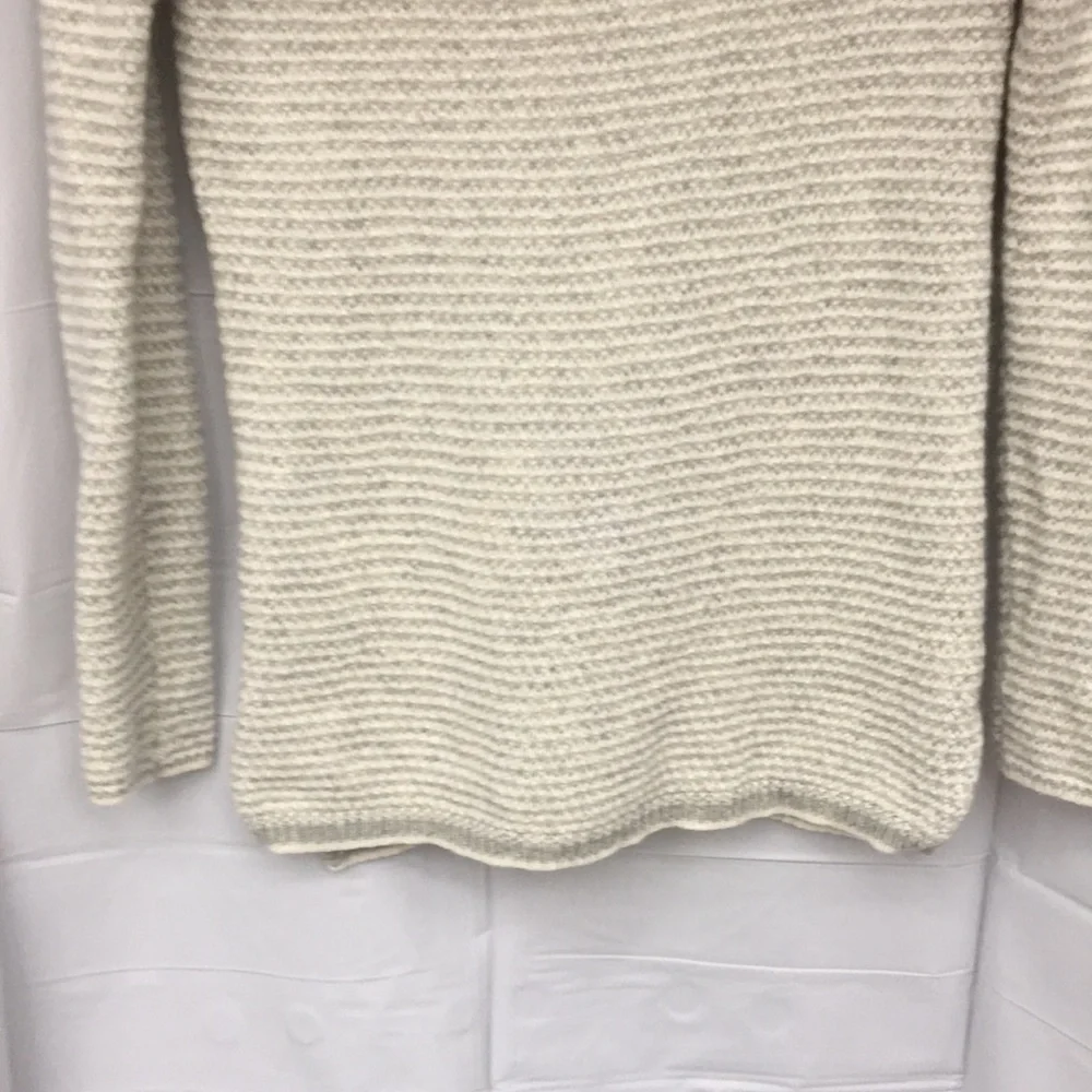 J. Crew womens Pullover Knit scoop neck Sweater long sleeves size XXS cream grey